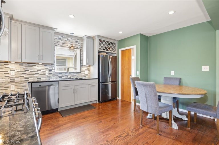 24880 Stephen Avenue, Euclid, OH - Photo 8