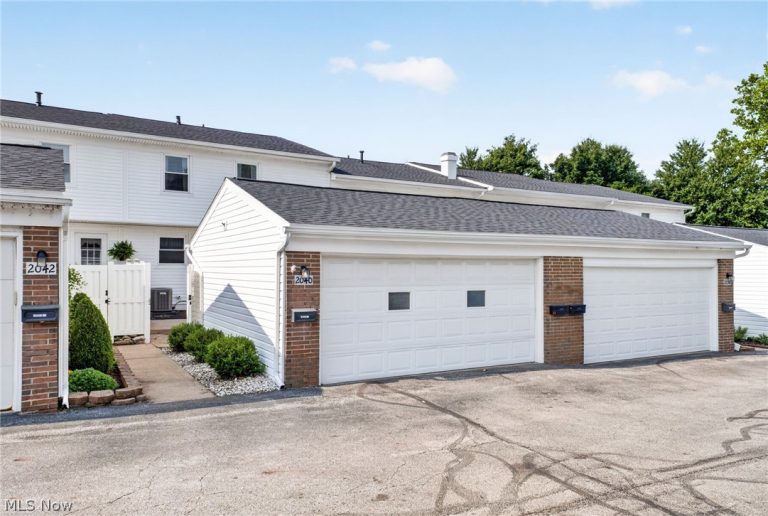 2040 Carlile Drive, Uniontown, OH - Photo 4