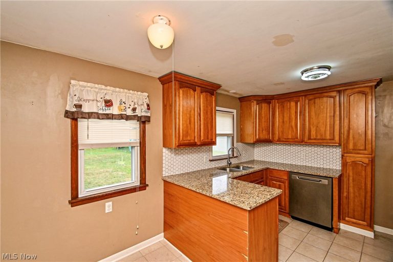 420 Stuart Street, Massillon, OH - Photo 8