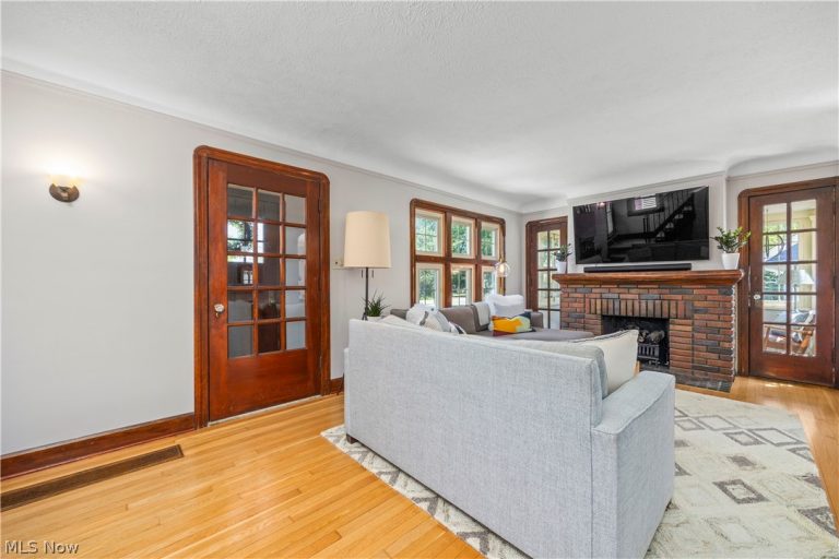 26019 Lake Road, Bay Village, OH - Photo 6