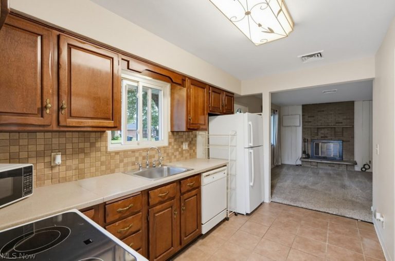 2568 9th Court, Cuyahoga Falls, OH - Photo 4