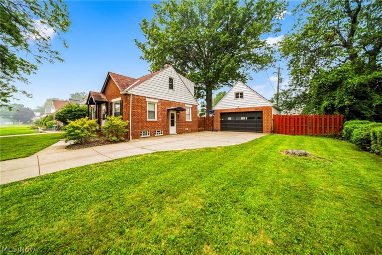 316 327th Street, Willowick, OH - Photo 2