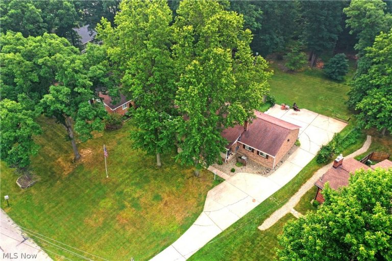 750 Blueberry Hill Drive, Canfield, OH - Photo 3