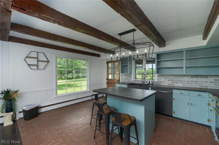 2072 Hartville Road, Mogadore, OH - Photo 4