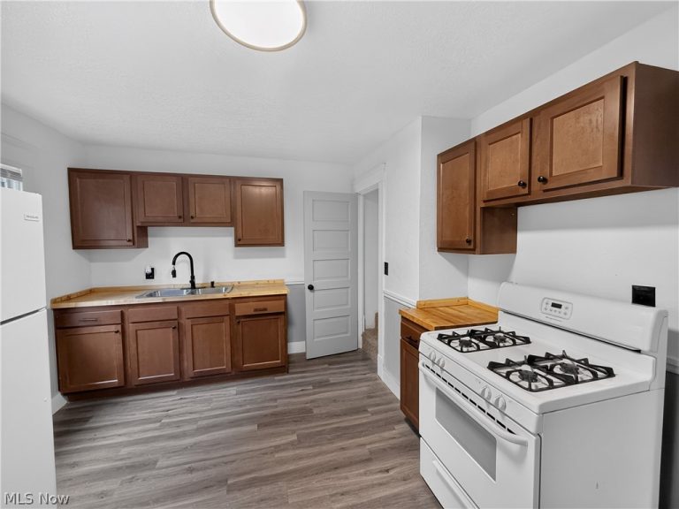 9705 Orleans Avenue, Cleveland, OH - Photo 5