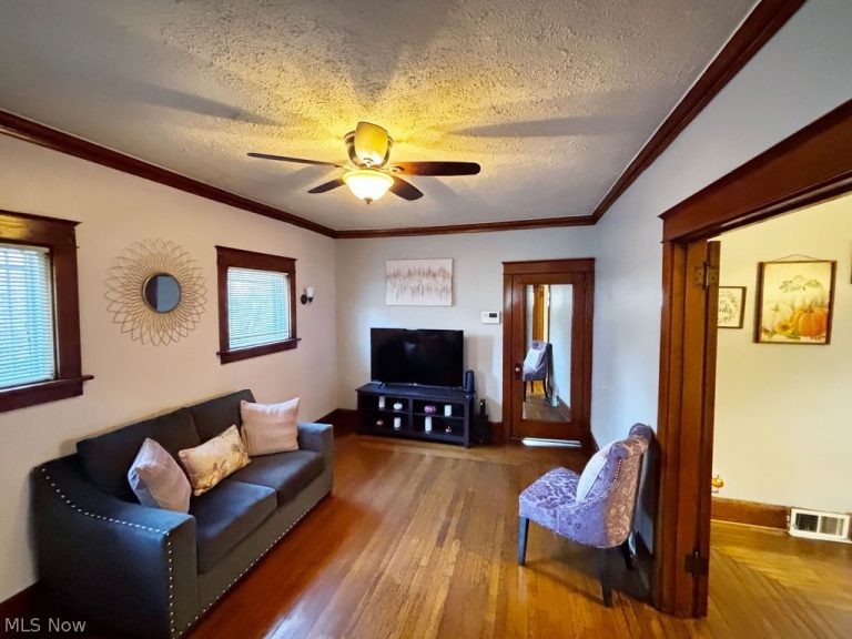 107 Hartford Avenue, Youngstown, OH - Photo 6