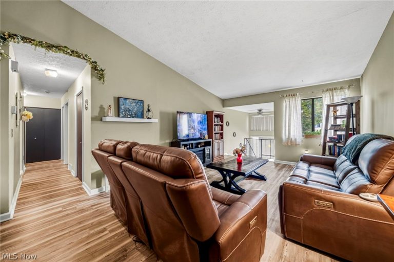 7136 Churchill Place, Concord Twp, OH - Photo 2