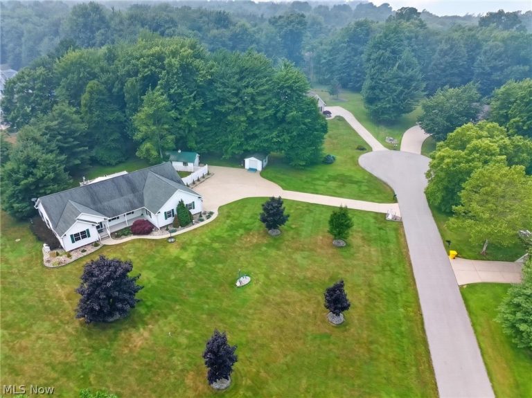 2940 Corries Way, Conneaut, OH - Photo 2