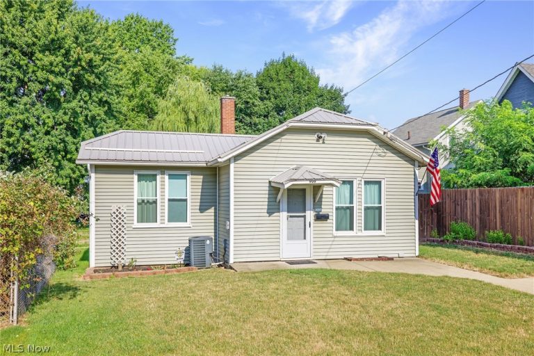 909 Brown Avenue, Canton, OH - Photo 2