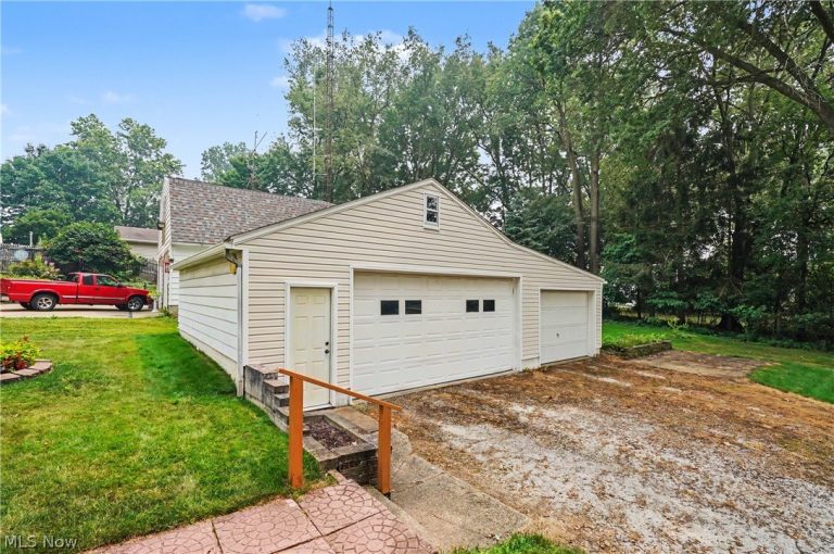 508 Loomis Avenue, Cuyahoga Falls, OH - Photo 2