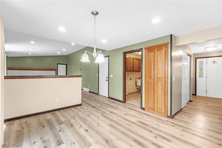 7351 Ashburton Circle, North Canton, OH - Photo 8
