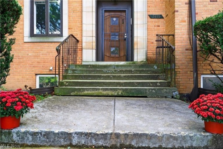 2475 Taylor Road, Cleveland Heights, OH - Photo 2