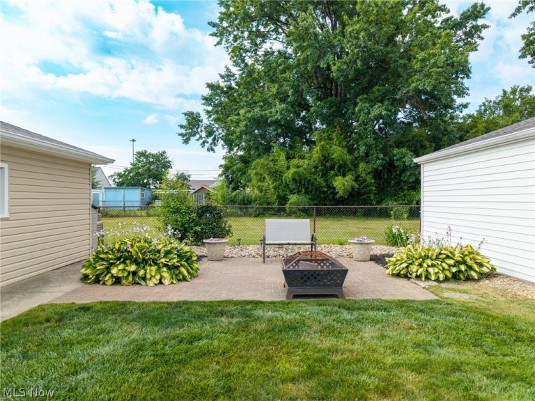 24880 Stephen Avenue, Euclid, OH - Photo 3