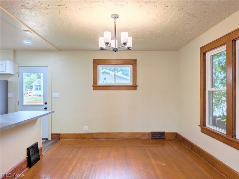 345 Wabash Avenue, Brewster, OH - Photo 8