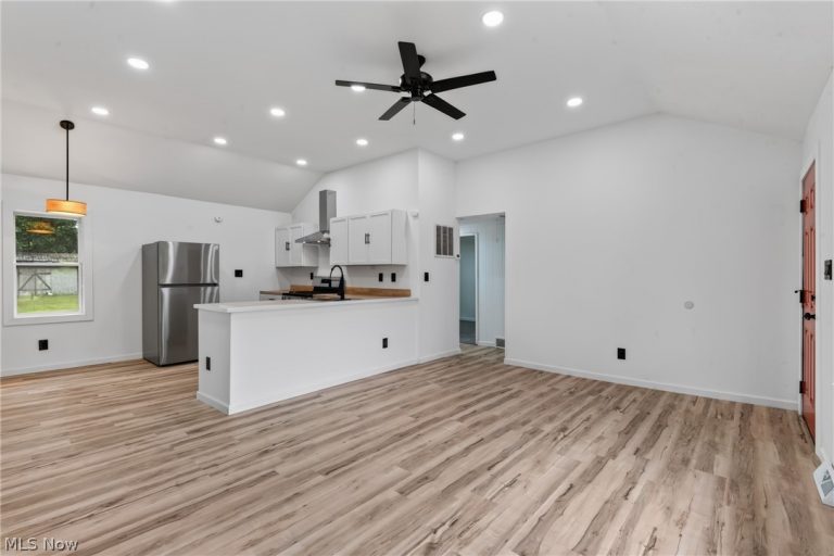 6199 Reynolds Road, Mentor, OH - Photo 4