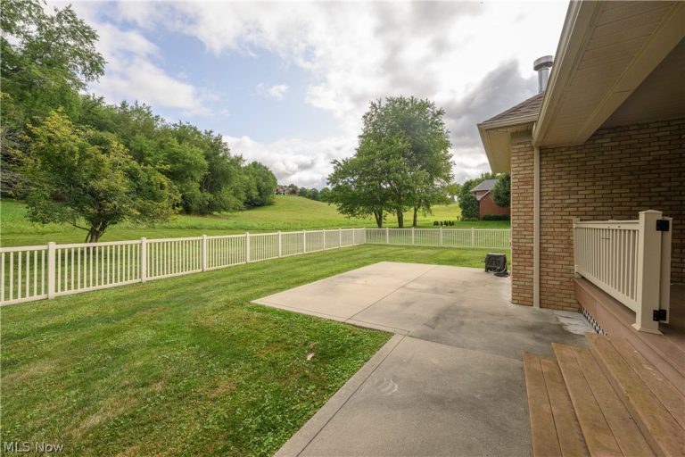 834 Forrest Ridge Drive, Dover, OH - Photo 8