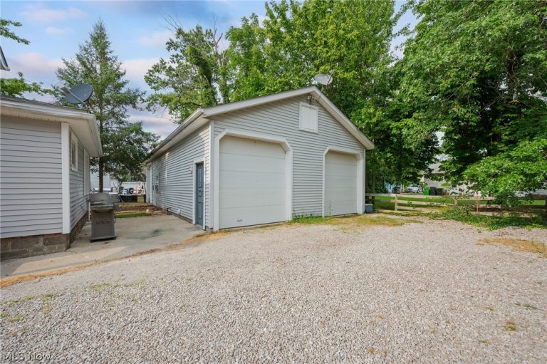 115 Avon Point Avenue, Avon Lake, OH - Photo 4