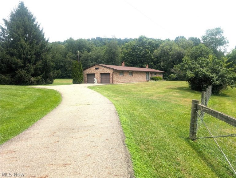 5779 Greer Road, Uhrichsville, OH - Photo 2