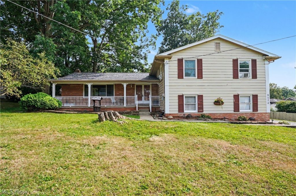 8524 Sleepy Hollow Drive, Warren, OH