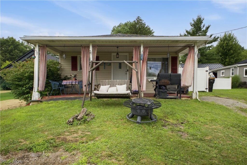 1828 Grandview Road, Lake Milton, OH