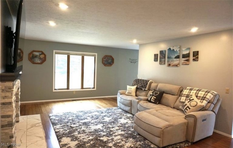 22309 Rock Creek Circle, Strongsville, OH - Photo 4