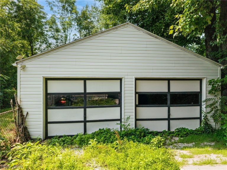 36 Hiram Street, Barberton, OH - Photo 2