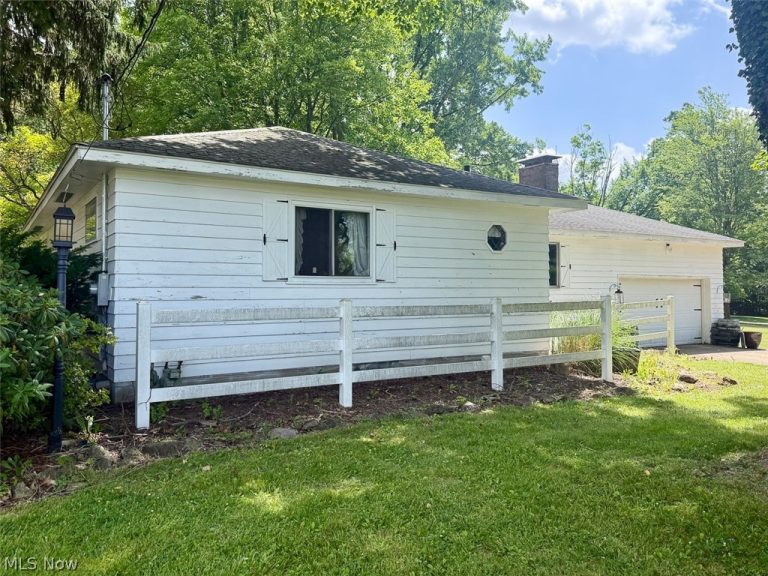 2597 Seifert Lewis Road, Hubbard, OH - Photo 3