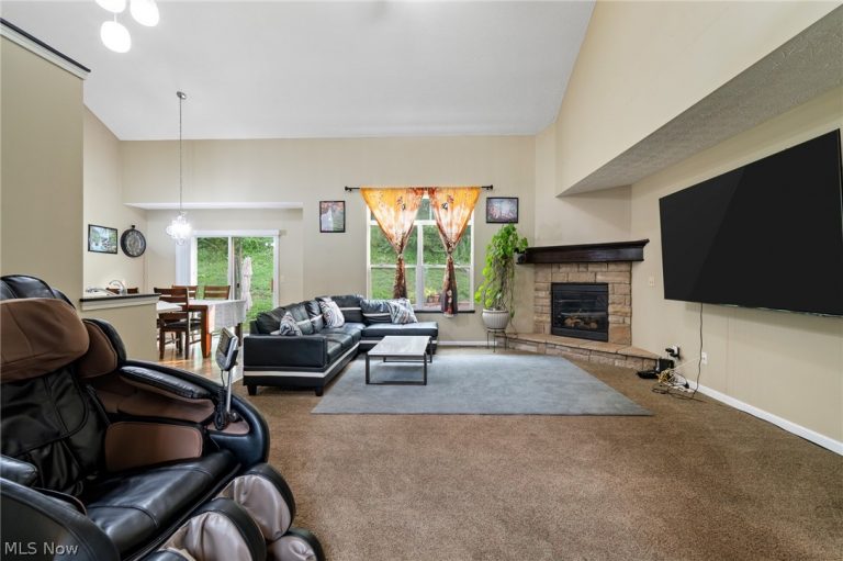 2693 Superior Drive, Uniontown, OH - Photo 3