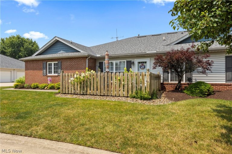 519 Heather Woods Drive, Elyria, OH - Photo 4