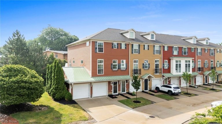 9 Grandview Drive, Rocky River, OH - Photo 2