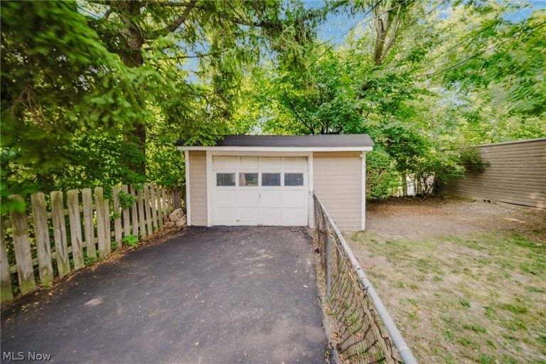 3537 Scarborough Road, Cleveland Heights, OH - Photo 3