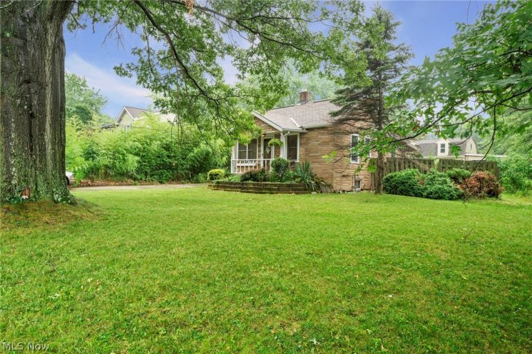 21073 Morris Drive, Strongsville, OH - Photo 3