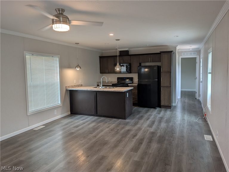 230 Edgecliff Circle #47, Elyria, OH - Photo 3