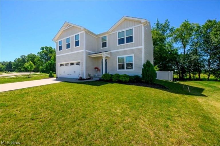 1422 Wood Fern Drive, Akron, OH - Photo 2