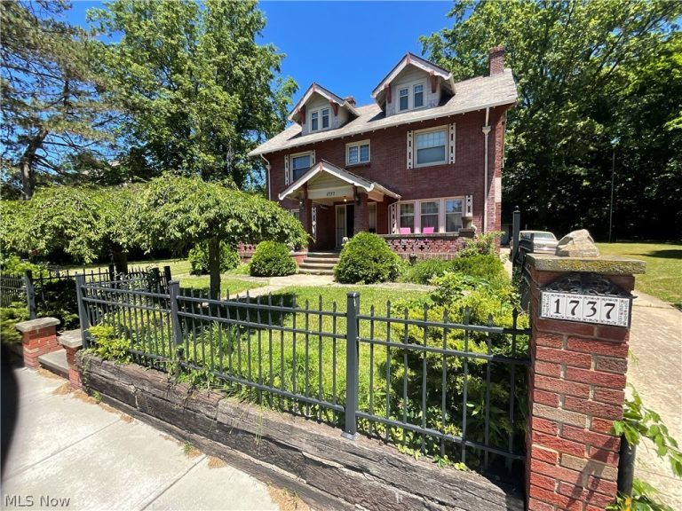 1737 Cumberland Road, Cleveland Heights, OH - Photo 2