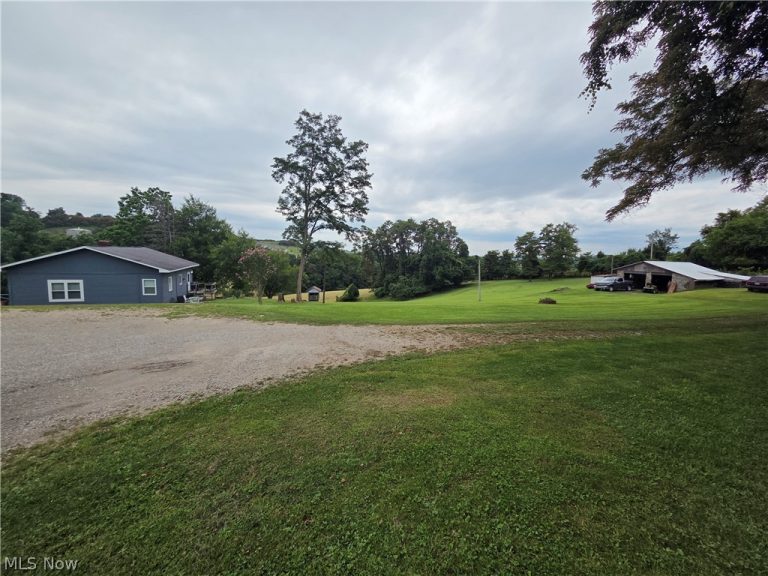 330 Young Lane, St Clairsville, OH - Photo 4