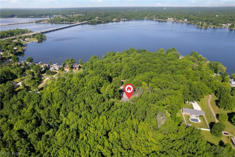 1075 River Road, Lake Milton, OH - Photo 3
