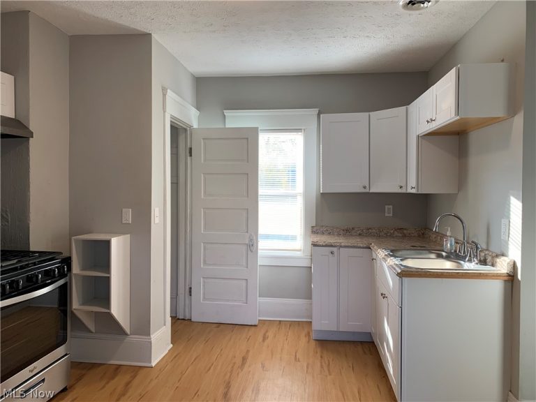 2129 Althen Avenue, Cleveland, OH - Photo 4