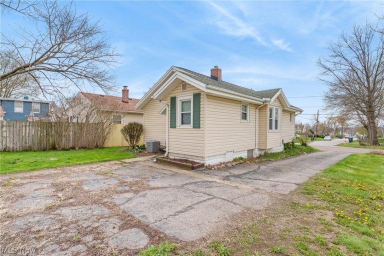 829 Indian Trail, Akron, OH - Photo 4
