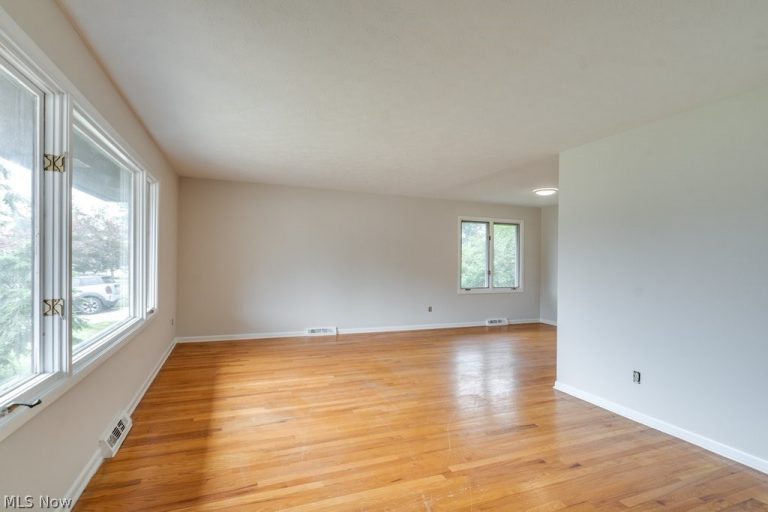 4304 Tamarack Drive, Parma, OH - Photo 6