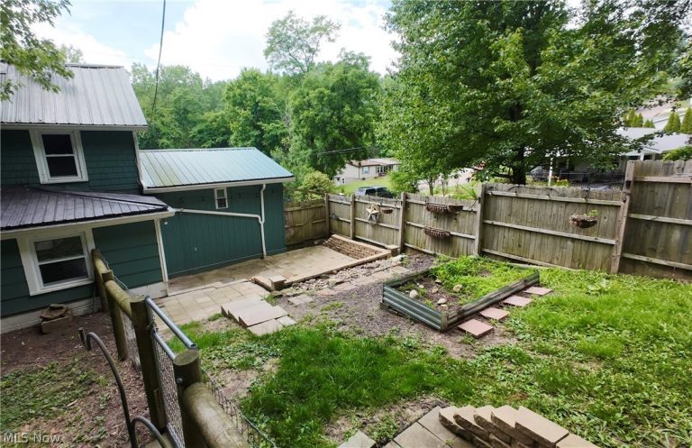 733 Critchfield Street, Millersburg, OH - Photo 8