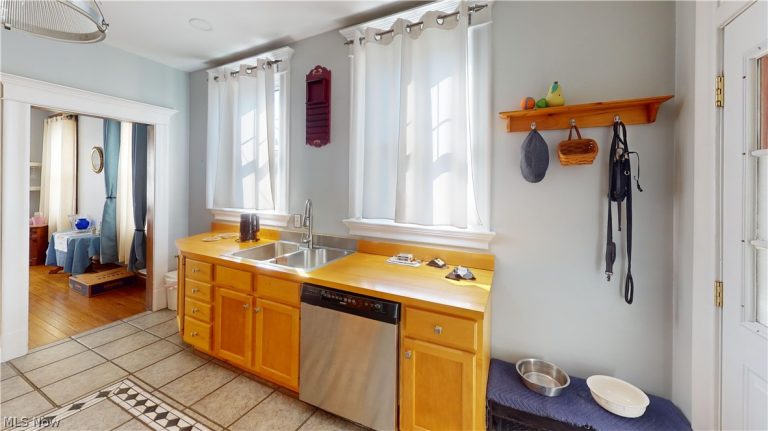 52 Maple Avenue, Wheeling, WV - Photo 4