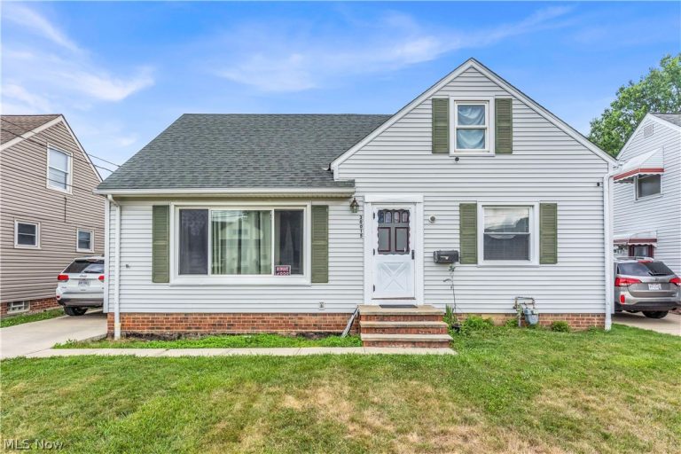 30015 Warren Road, Wickliffe, OH - Photo 2