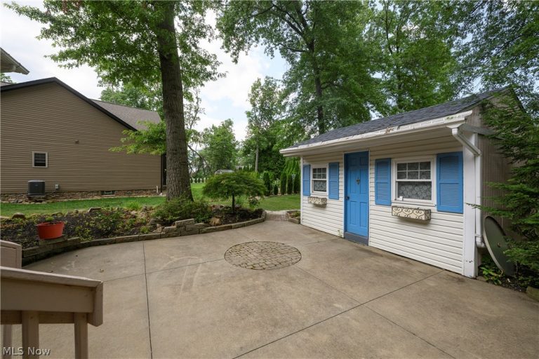 206 Shenandoah Boulevard, Barberton, OH - Photo 8