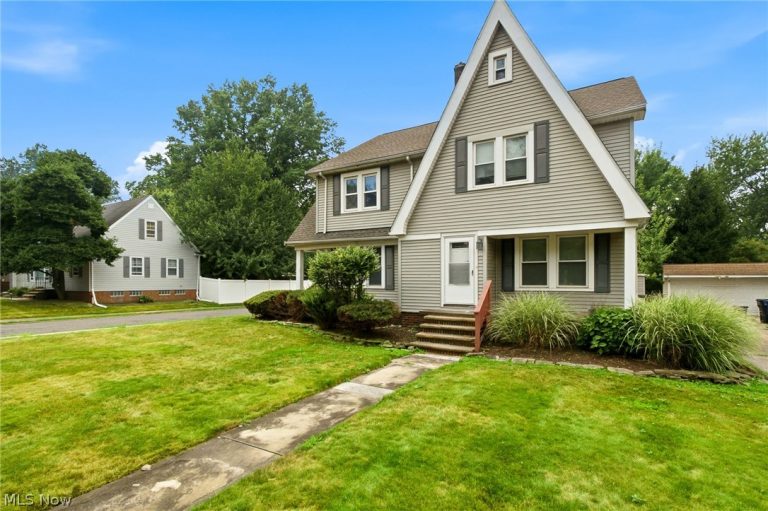 912 Cambridge Road #A, Cleveland Heights, OH - Photo 3