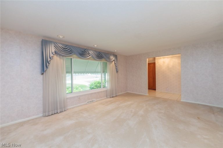 616 Sturbridge Drive, Highland Heights, OH - Photo 8