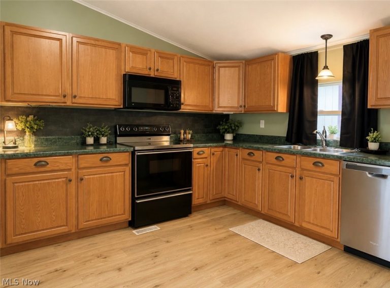914 Hillcrest Street, Parkersburg, WV - Photo 2