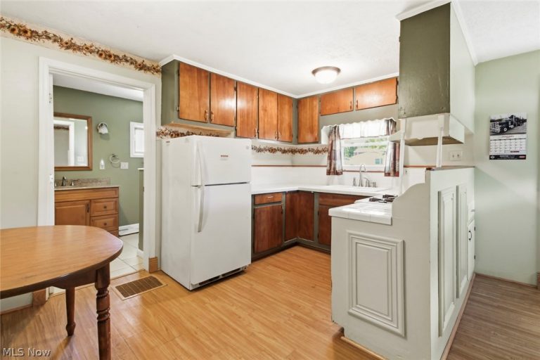 225 Boston Street, Washingtonville, OH - Photo 6