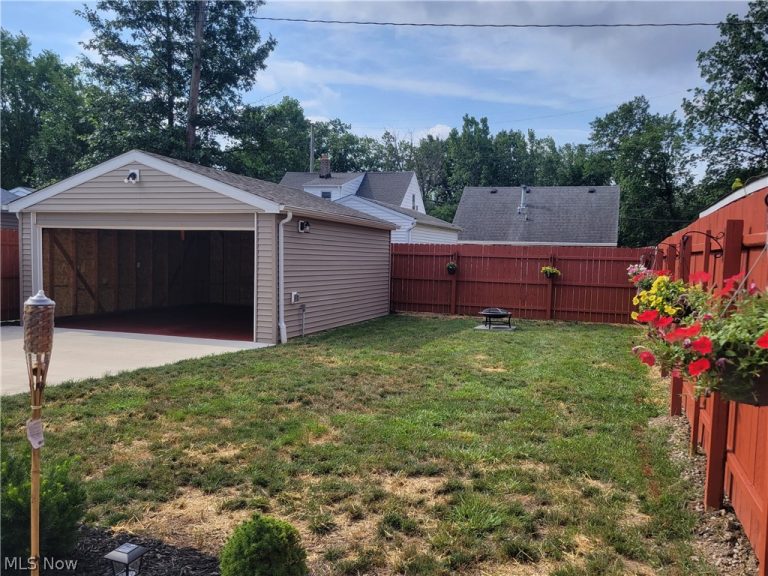 12509 Hirst Avenue, Cleveland, OH - Photo 6