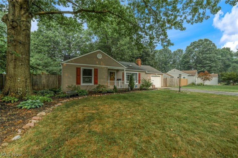 5950 Louis Drive, North Olmsted, OH - Photo 3